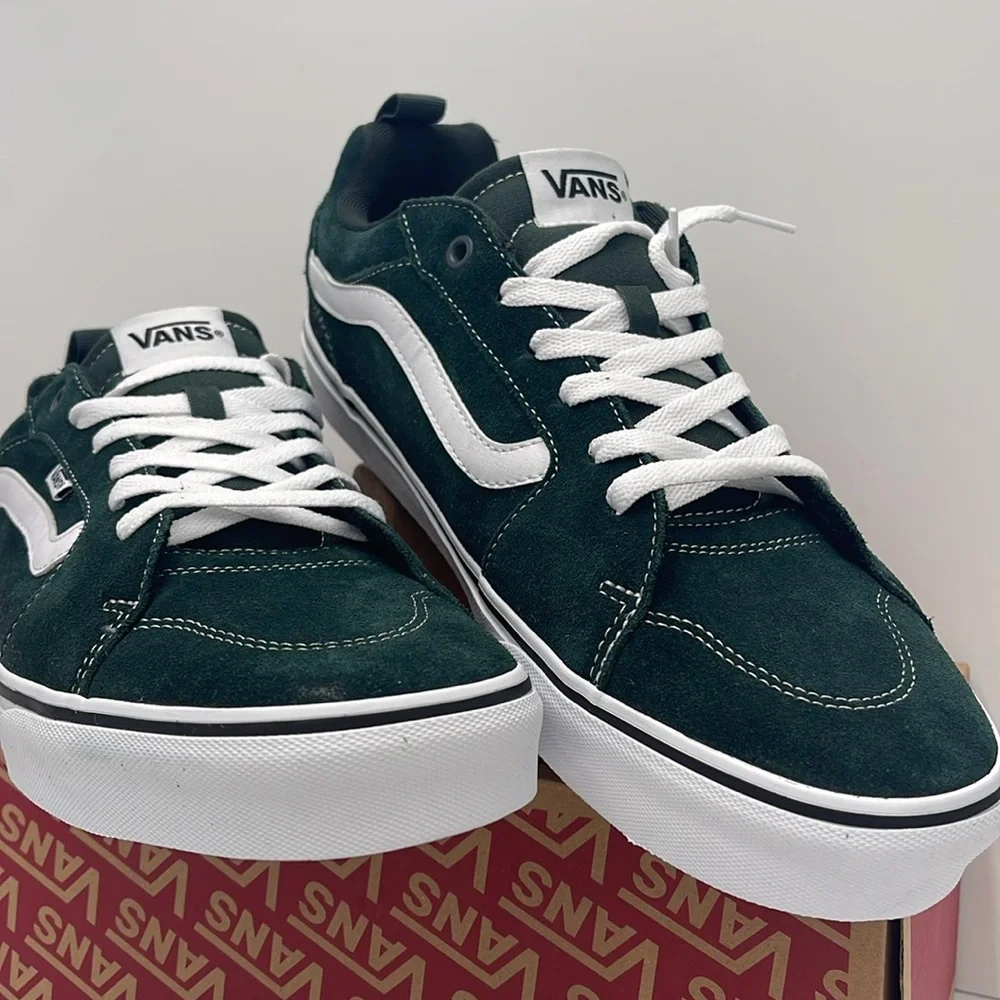 Vans Men’s Filmore Suede Scarab/White
VN000CSUDDF
Sneakerss - Picture 5 of 16